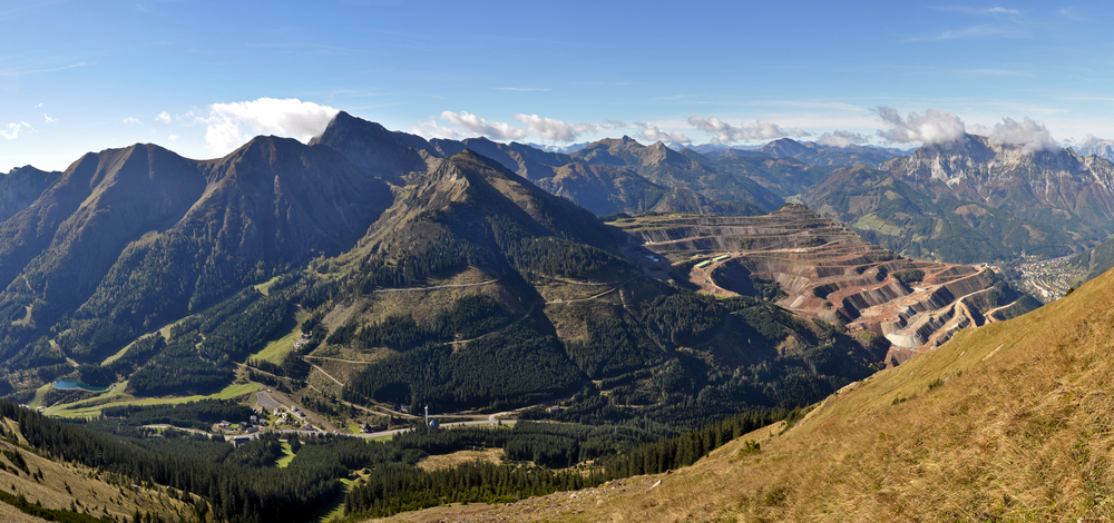 Blick vom Polster auf den steirischen Erzberg und die Eisenerzer Alpen 